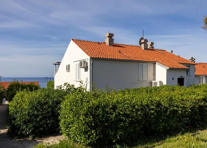 Lady L Sea View Studio